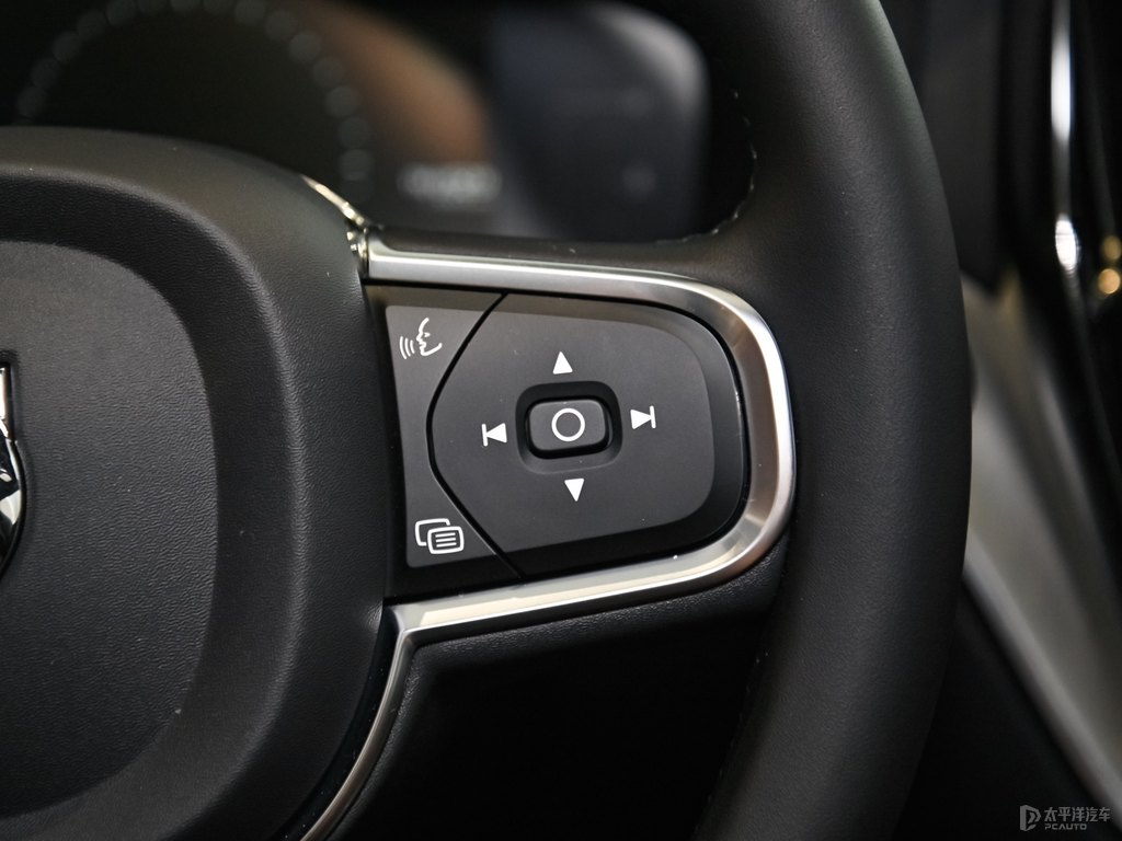 楓木棕沃爾沃XC60中控內(nèi)飾圖片