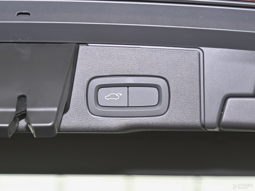 楓木棕沃爾沃XC60后備廂空間圖片