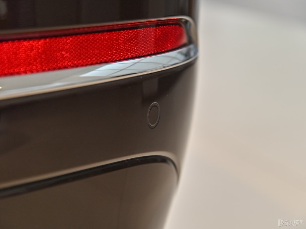 楓木棕沃爾沃XC60車尾外觀圖片