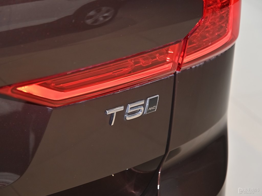 楓木棕沃爾沃XC60車尾外觀圖片