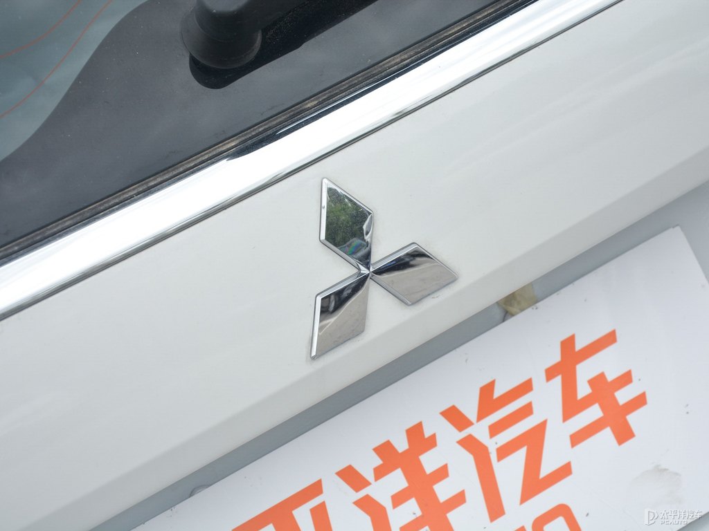 珍珠白歐藍(lán)德車尾外觀圖片