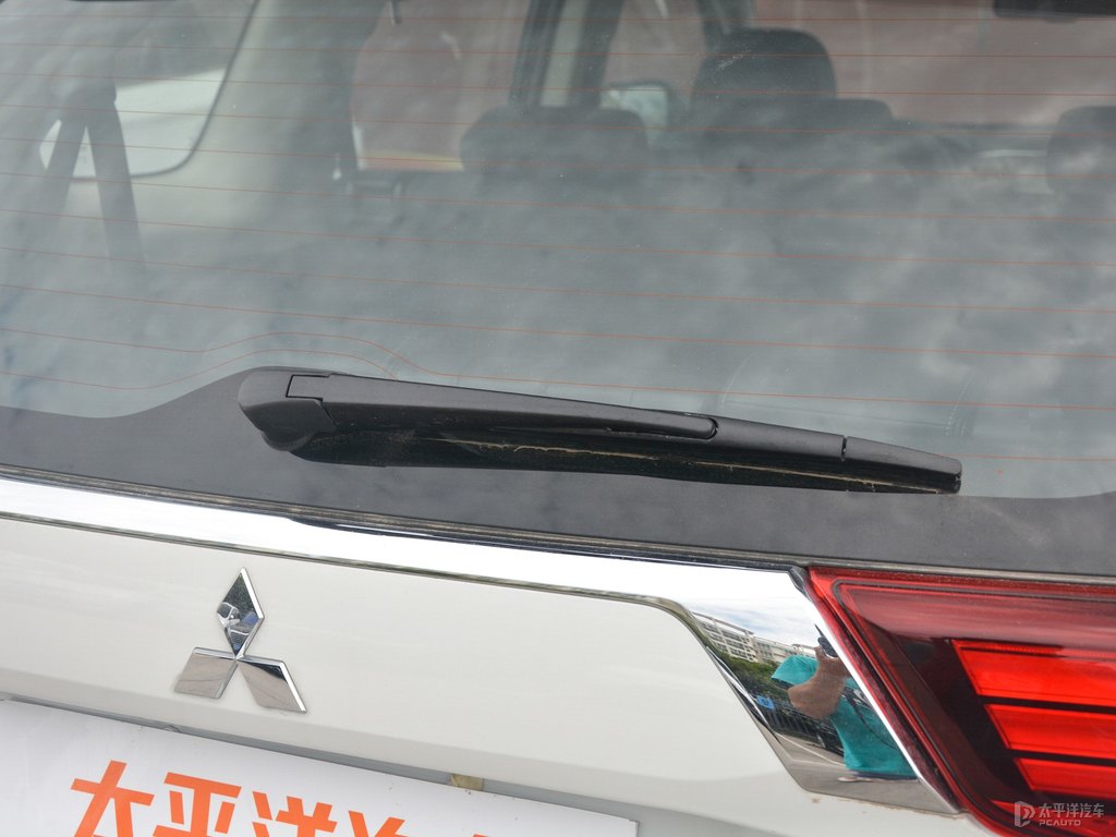 珍珠白歐藍(lán)德車尾外觀圖片