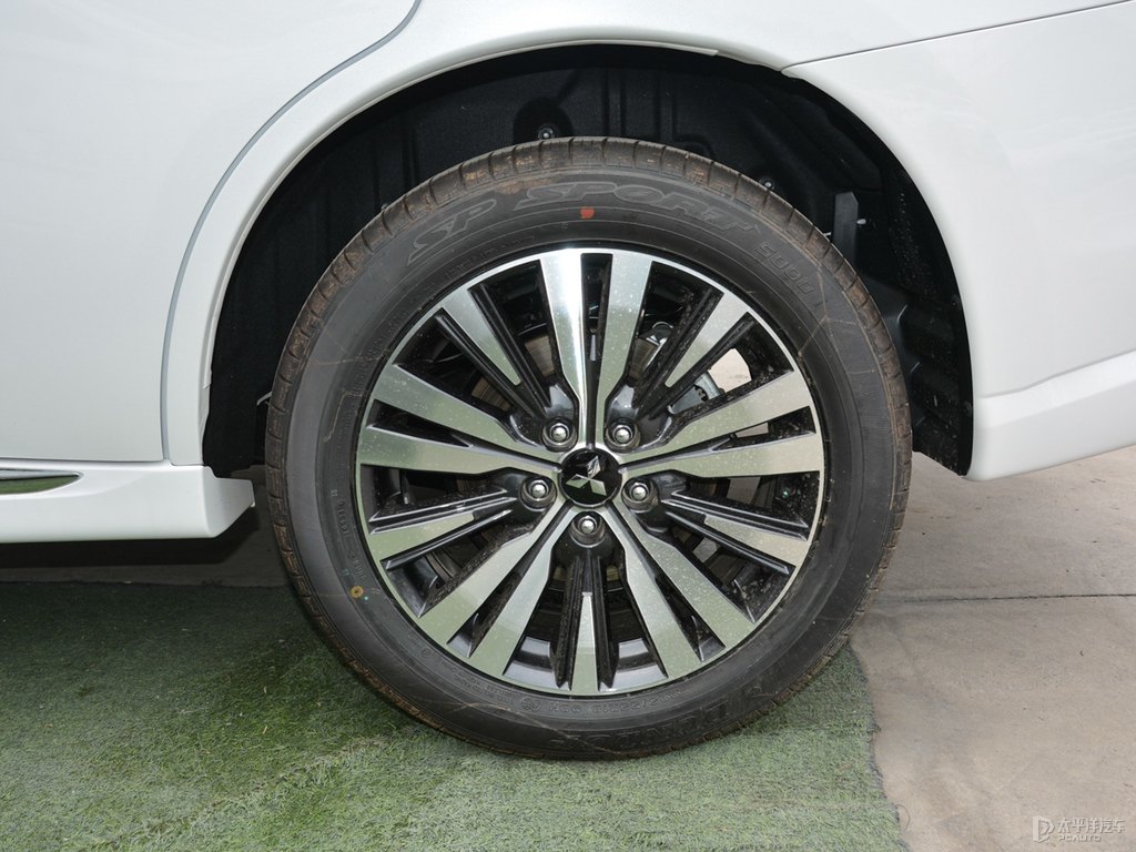 珍珠白歐藍(lán)德車身外觀圖片