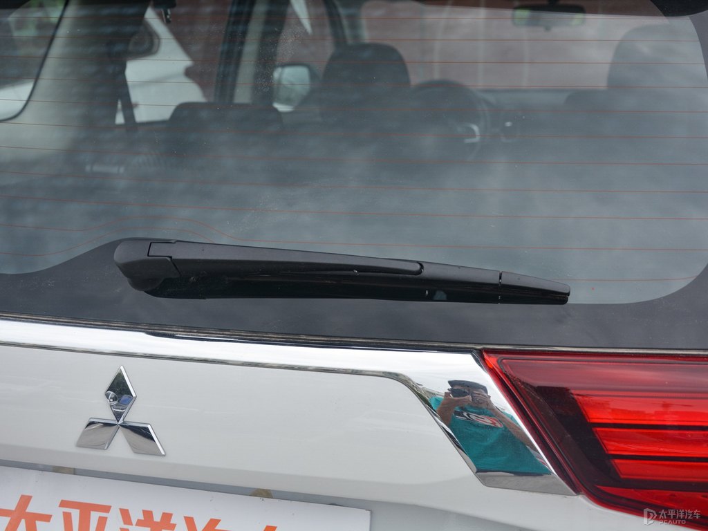 珍珠白歐藍(lán)德車尾外觀圖片