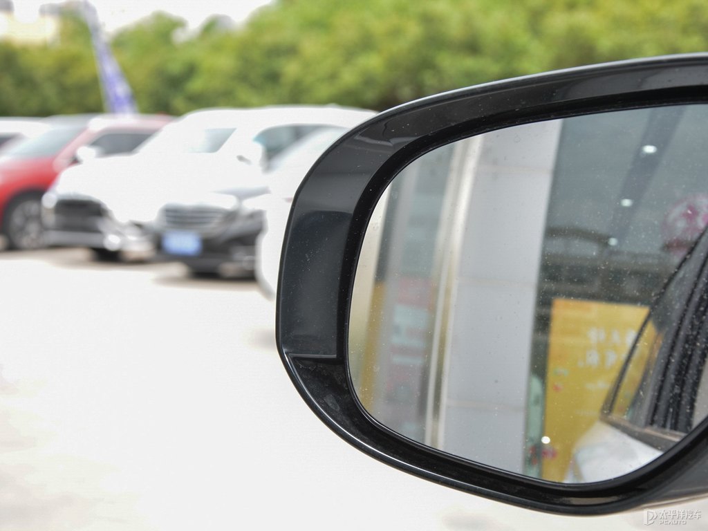珍珠白歐藍(lán)德車身外觀圖片