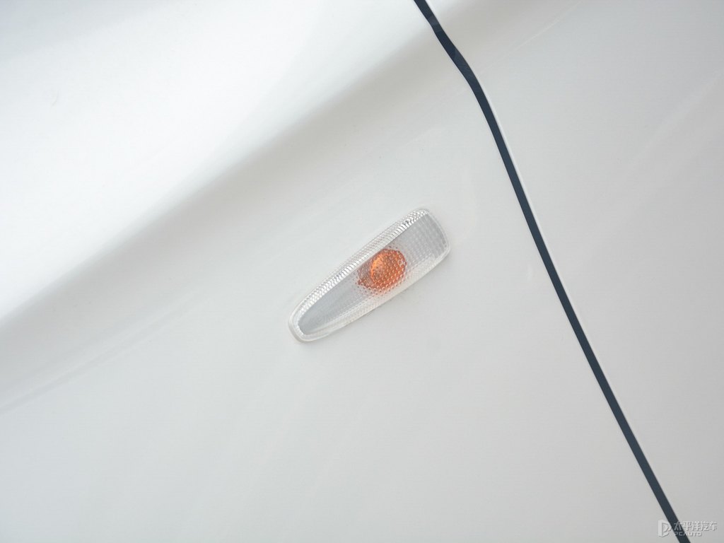 珍珠白歐藍(lán)德車身外觀圖片