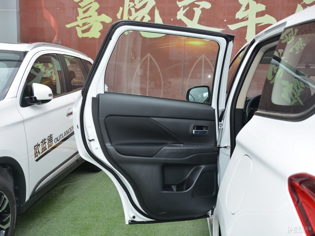 珍珠白歐藍(lán)德車廂內(nèi)飾圖片