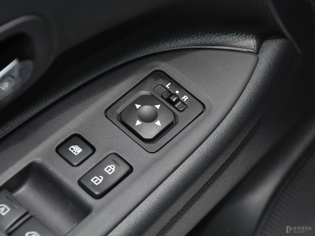 珍珠白歐藍(lán)德車(chē)廂內(nèi)飾圖片