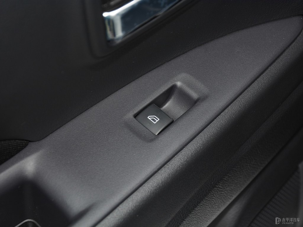 珍珠白歐藍(lán)德車廂內(nèi)飾圖片