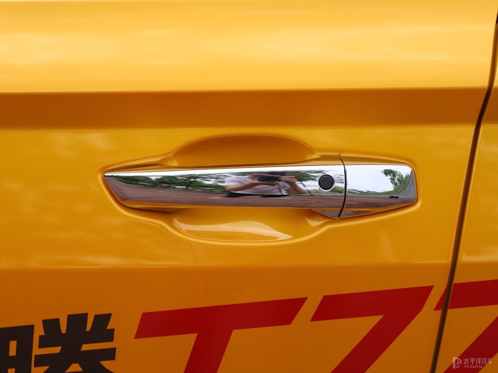 斯木黃奔騰T77車身外觀圖片