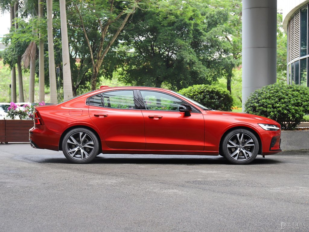 熔巖紅沃爾沃S60整車外觀外觀圖片