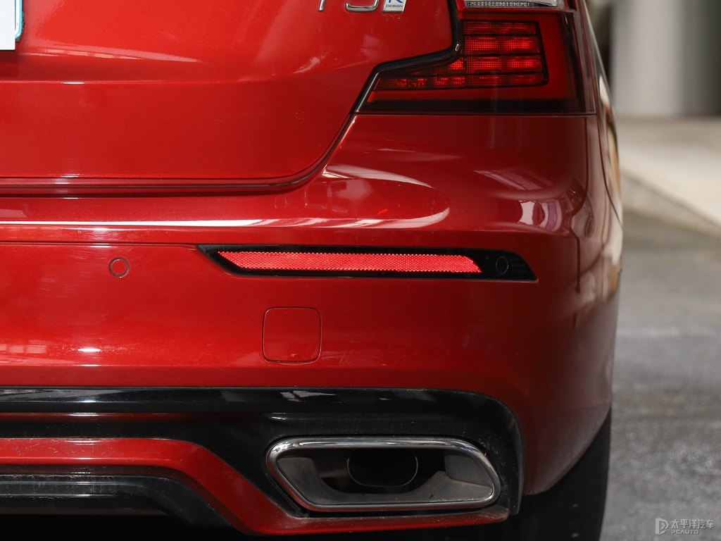 熔巖紅沃爾沃S60車尾外觀圖片