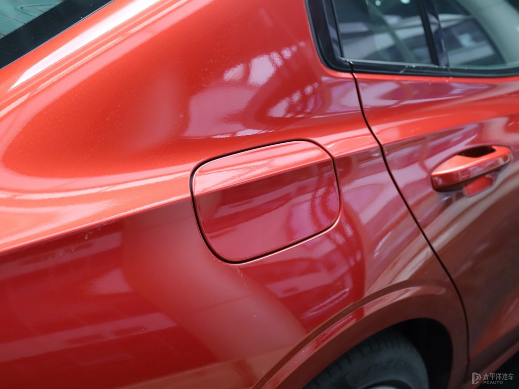 熔巖紅沃爾沃S60車身外觀圖片