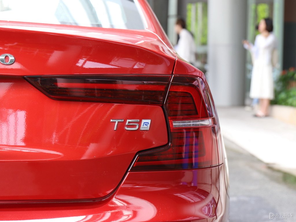 熔巖紅沃爾沃S60車尾外觀圖片