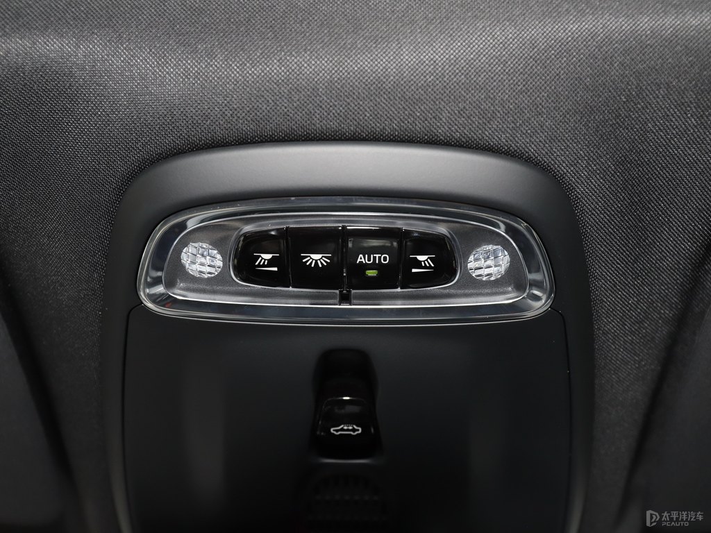 熔巖紅沃爾沃S60車廂內(nèi)飾圖片