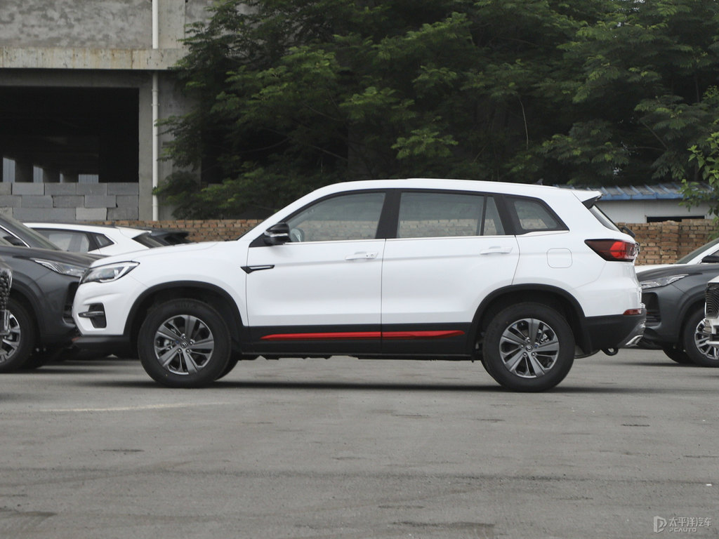 精靈白長安CS75整車外觀外觀圖片
