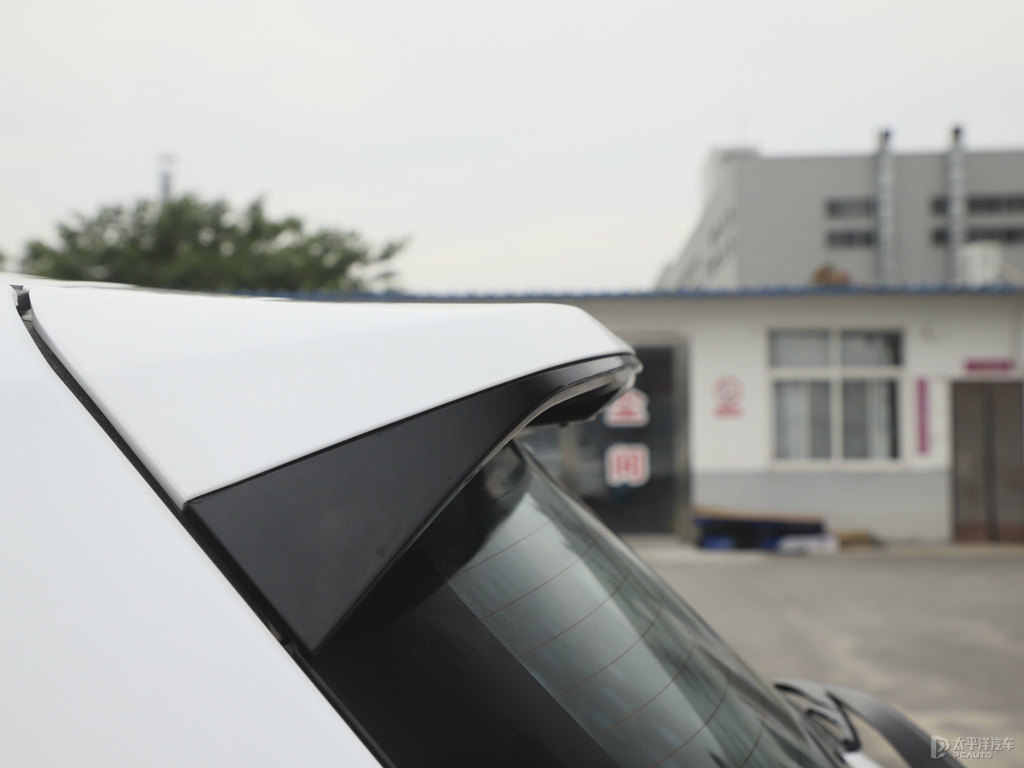 精靈白長(zhǎng)安CS75車尾外觀圖片