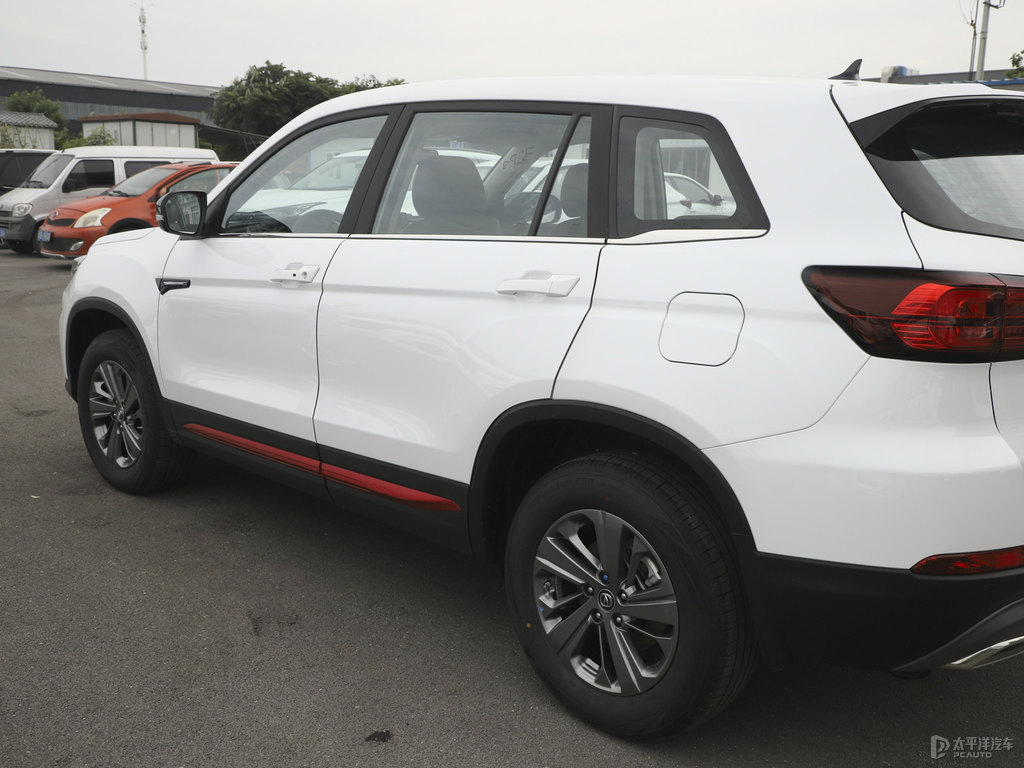 精靈白長安CS75車身外觀圖片