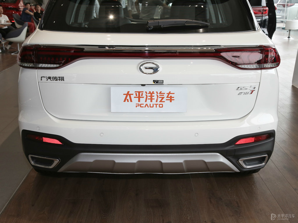 象牙白傳祺GS5車尾外觀圖片