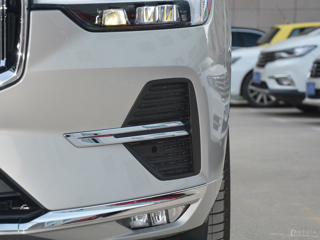 晨光銀沃爾沃XC60車頭外觀圖片