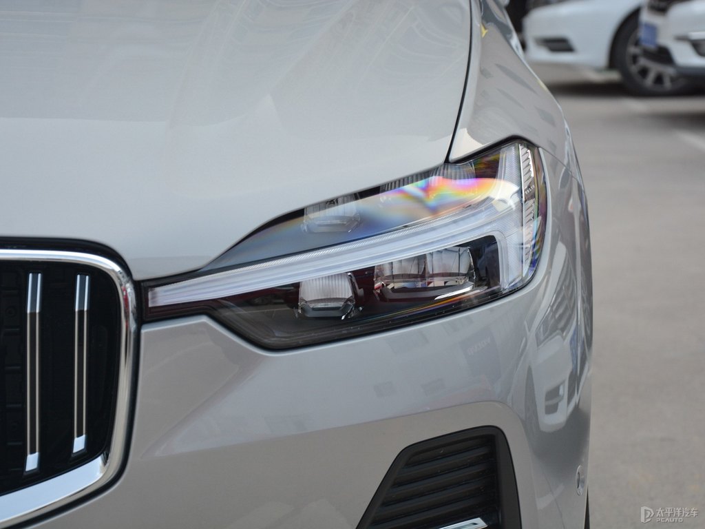 晨光銀沃爾沃XC60車頭外觀圖片