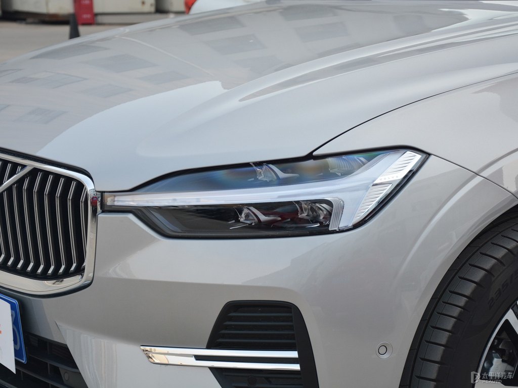 晨光銀沃爾沃XC60車頭外觀圖片