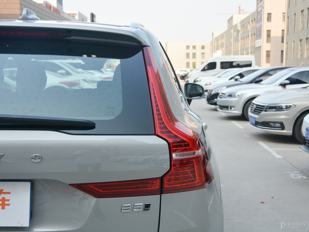 晨光銀沃爾沃XC60車尾外觀圖片