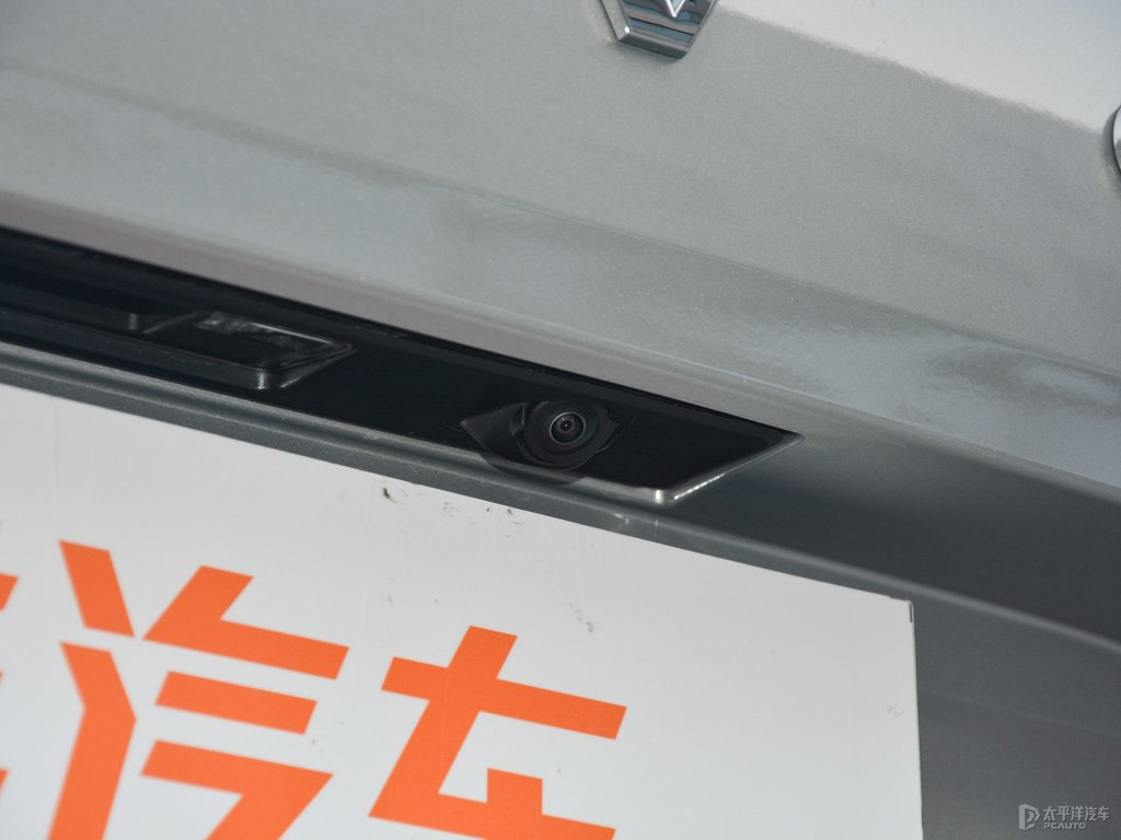 晨光銀沃爾沃XC60車(chē)尾外觀圖片