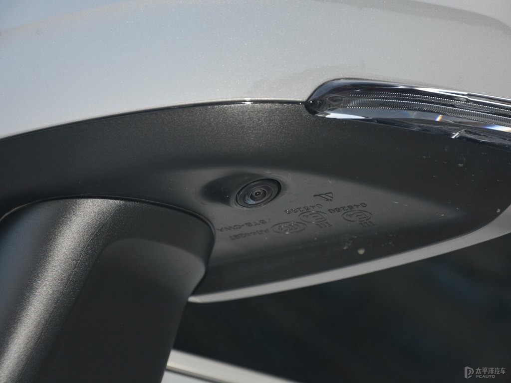 晨光銀沃爾沃XC60車(chē)身外觀圖片