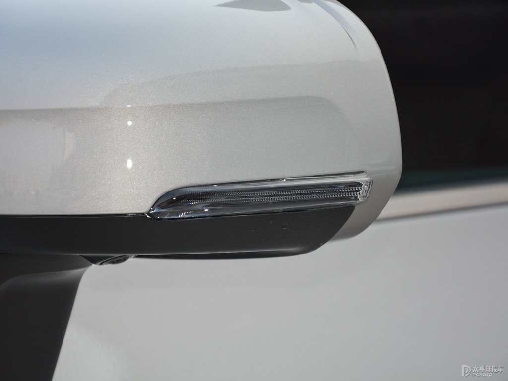 晨光銀沃爾沃XC60車身外觀圖片