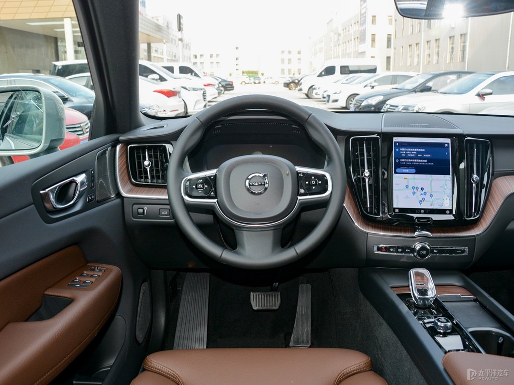 晨光銀沃爾沃XC60中控內(nèi)飾圖片
