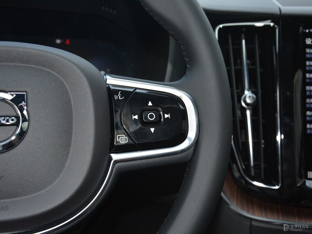 晨光銀沃爾沃XC60中控內(nèi)飾圖片