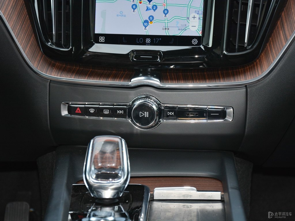 晨光銀沃爾沃XC60中控內(nèi)飾圖片