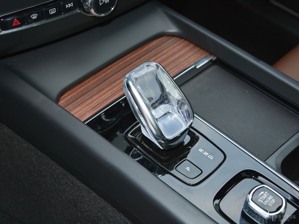 晨光銀沃爾沃XC60中控內(nèi)飾圖片
