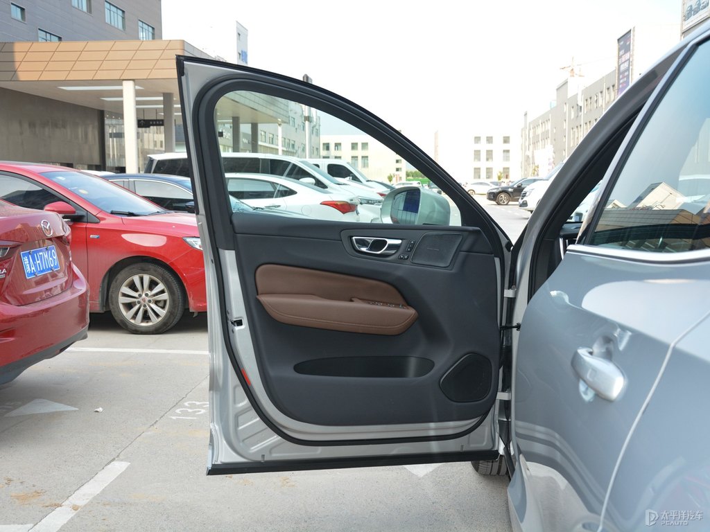 晨光銀沃爾沃XC60車廂內(nèi)飾圖片