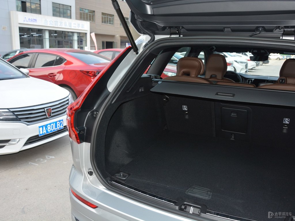 晨光銀沃爾沃XC60后備廂空間圖片