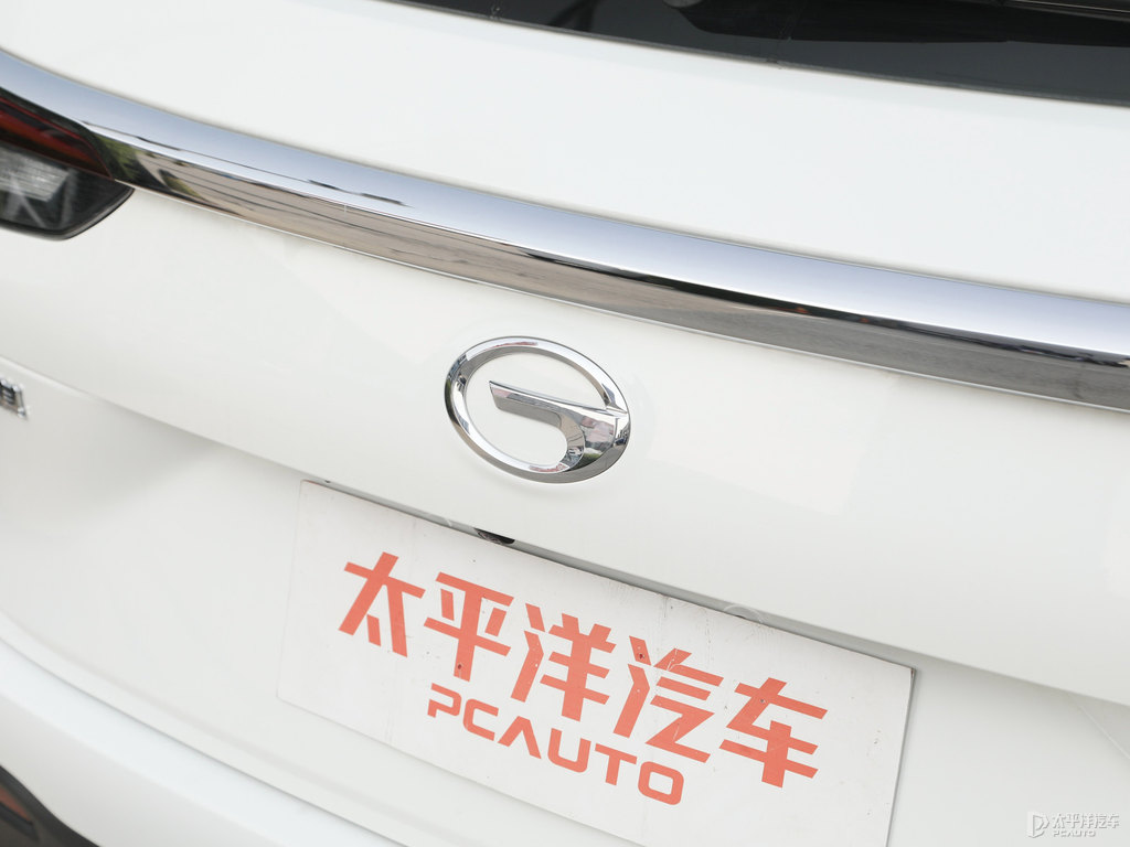 象牙白傳祺GS4車尾外觀圖片
