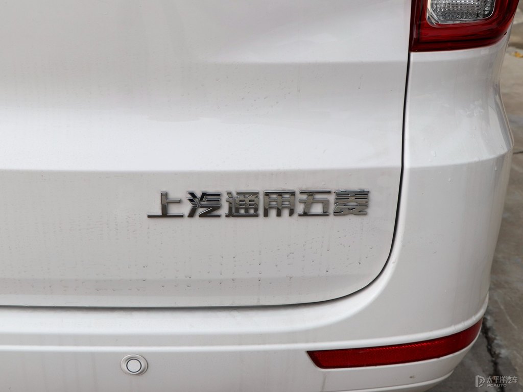 糖果白五菱宏光S車尾外觀圖片