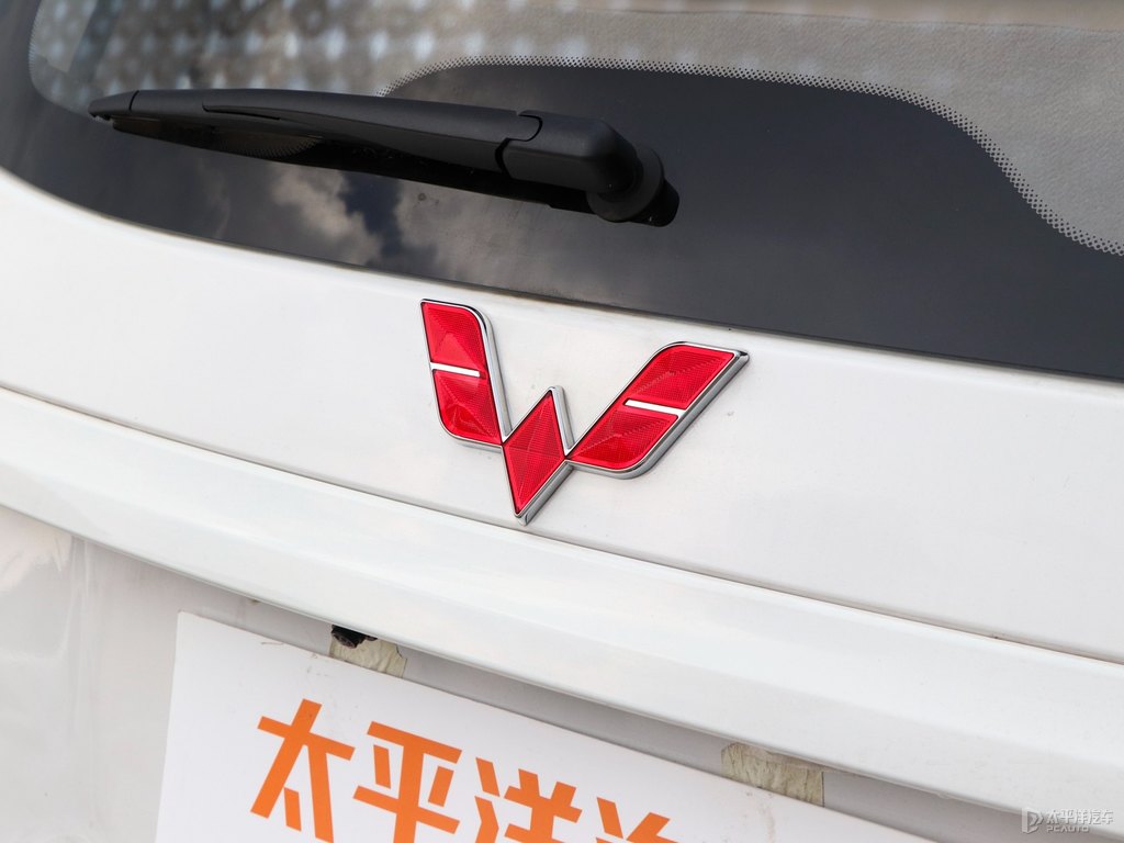 糖果白五菱宏光S車尾外觀圖片