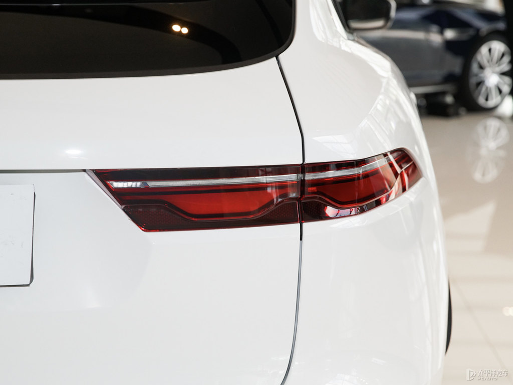 ѩɽ׽ݱF-PACE܇β^DƬ