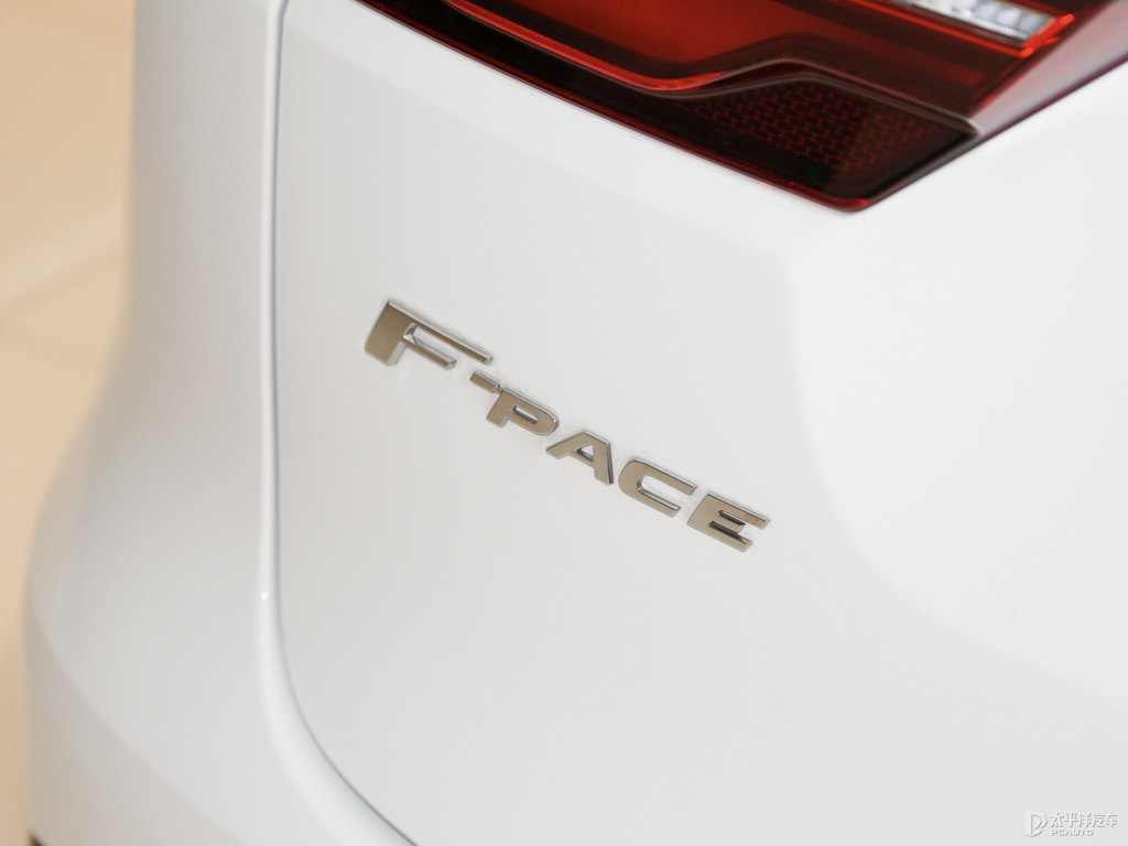ѩɽ׽ݱF-PACE܇β^DƬ