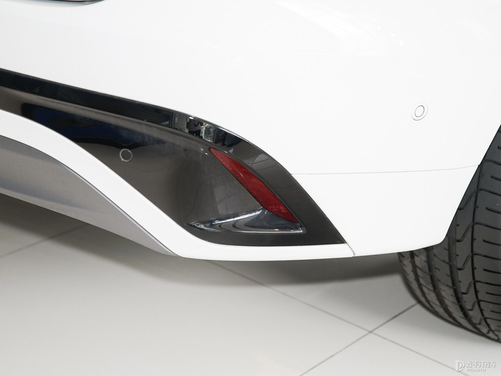ѩɽ׽ݱF-PACE܇β^DƬ