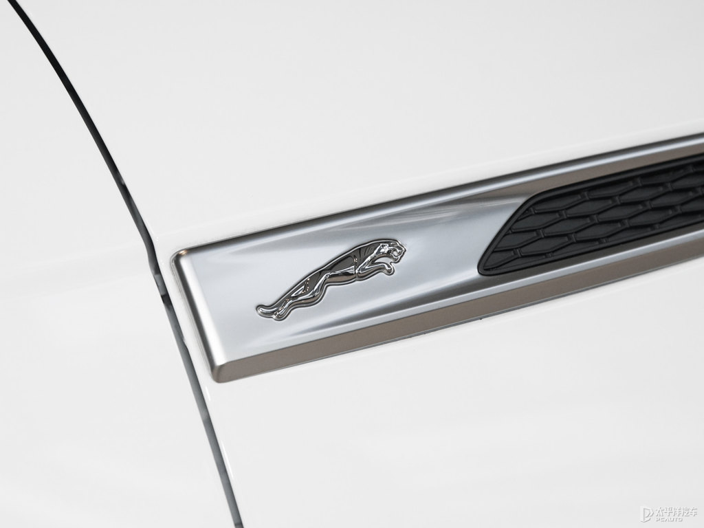 ѩɽ׽ݱF-PACE܇^DƬ