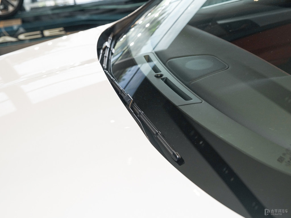 ѩɽ׽ݱF-PACE܇^DƬ