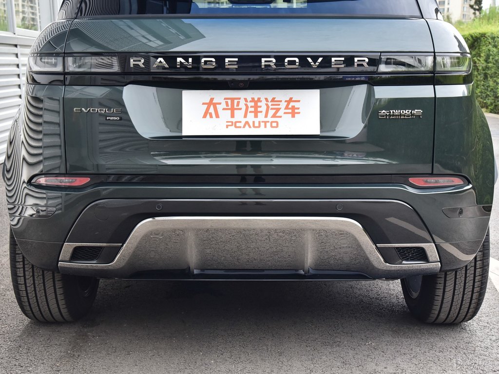 納爾維克黑+貝爾維雅綠攬勝極光車尾外觀圖片