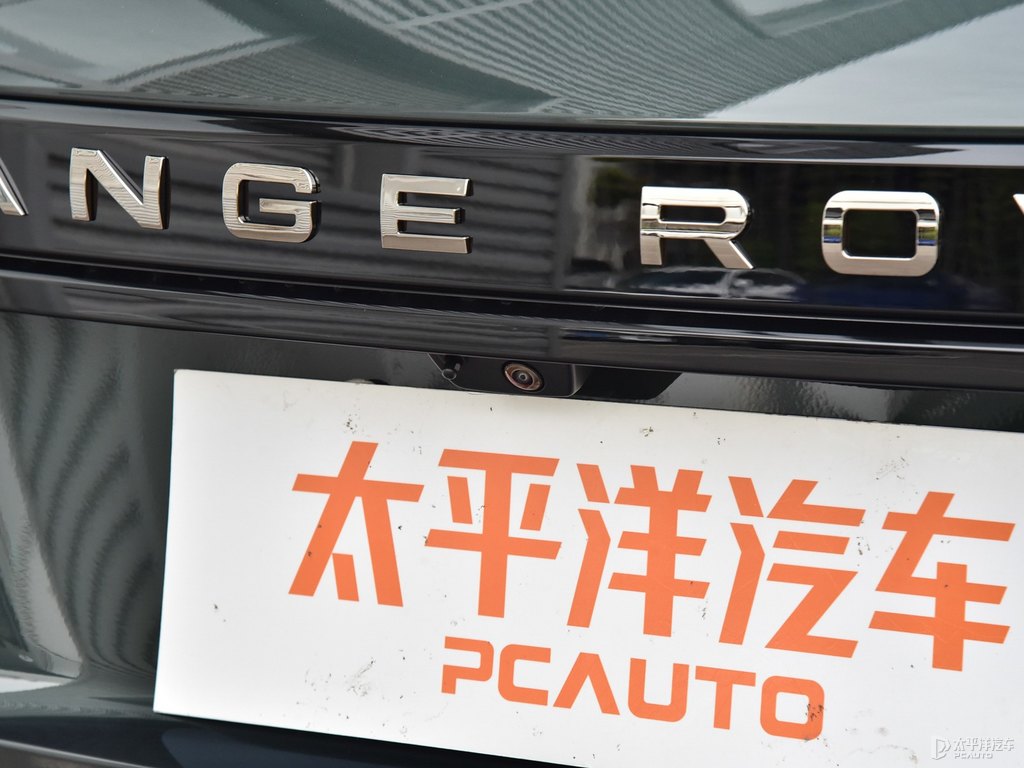 納爾維克黑+貝爾維雅綠攬勝極光車尾外觀圖片