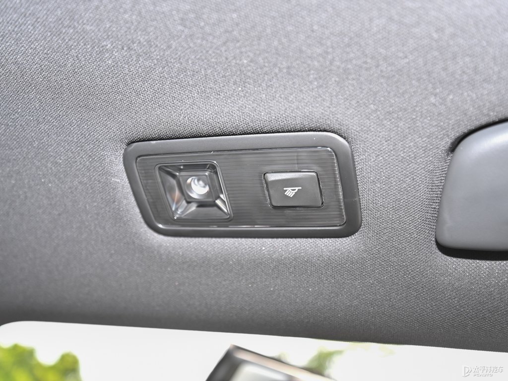 極地白探岳車廂內(nèi)飾圖片