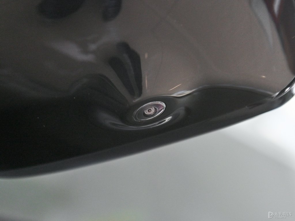 寰宇灰榮威RX5車身外觀圖片