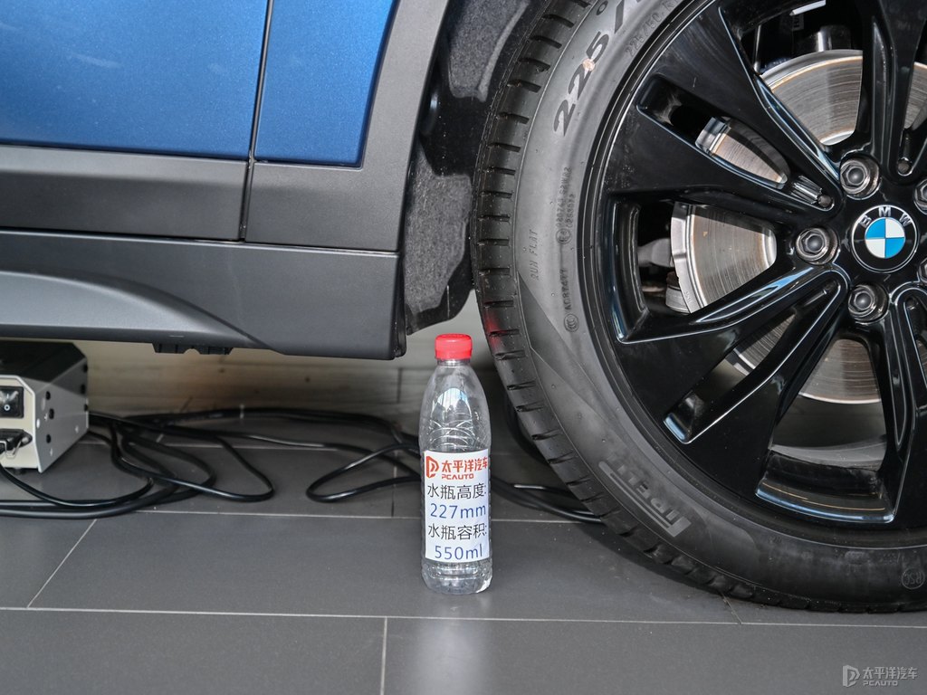 地中海藍寶馬X1車身外觀圖片