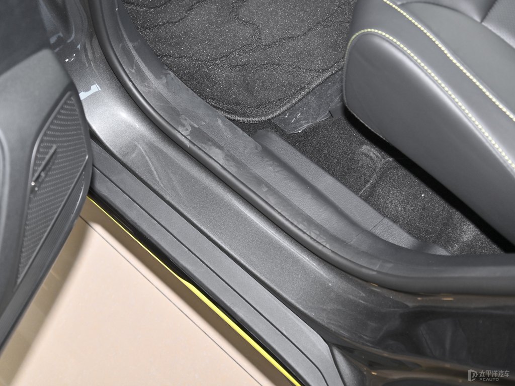 寰宇灰榮威RX5車廂內飾圖片